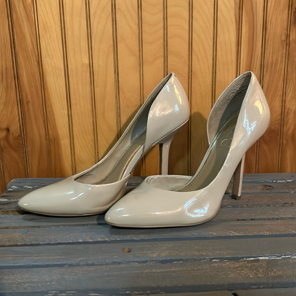 BCBG faux patent leather tan heals size 8W